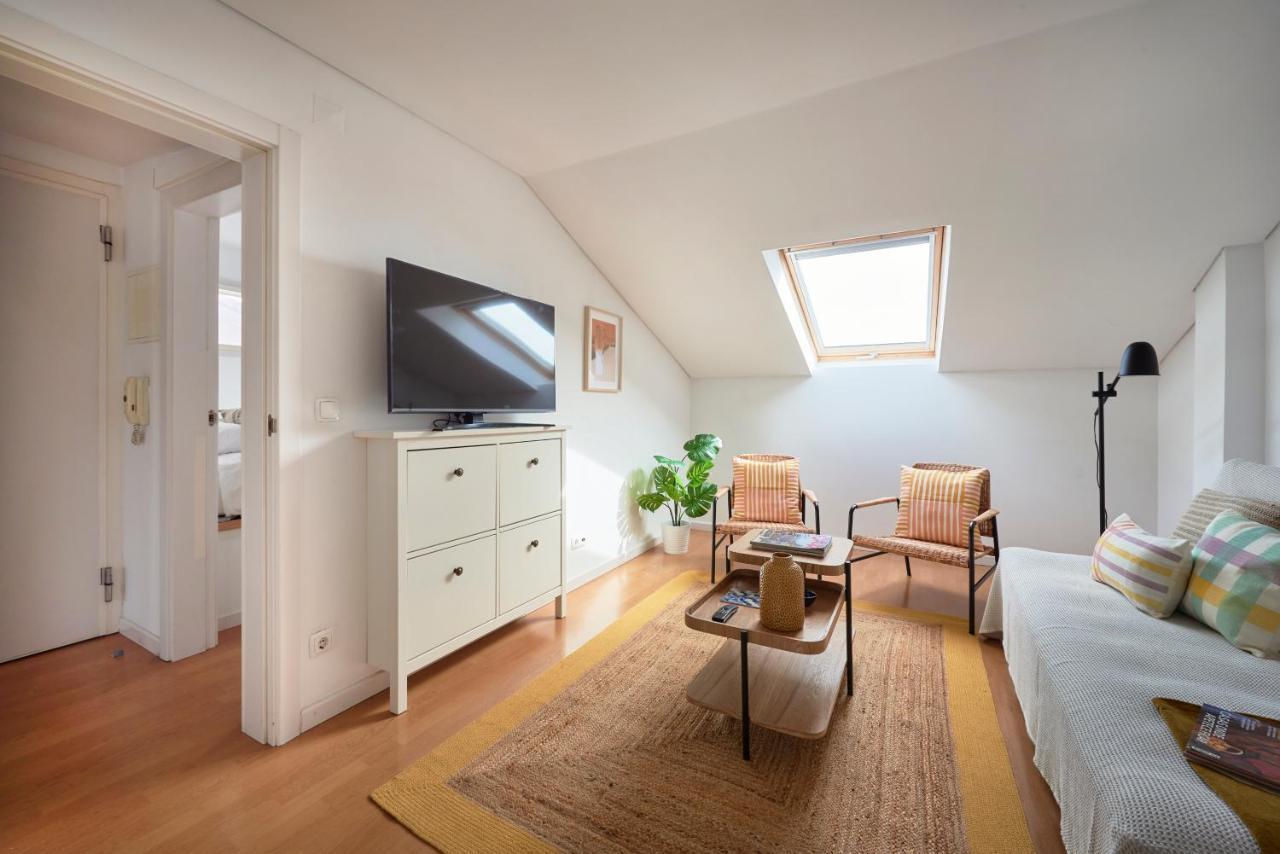 Bright W Balcony, Ac, Parking, By Timecooler Appartamento Lisbona