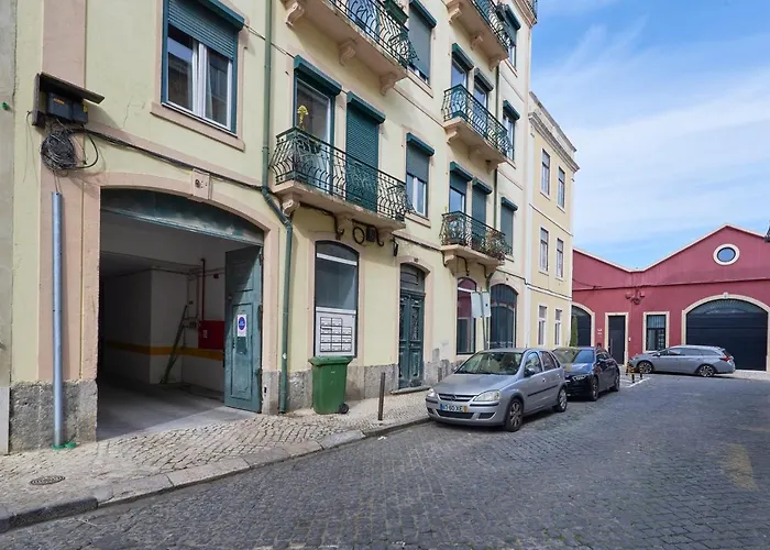 Bright Apt W Balcony, Ac, Parking, By Timecooler